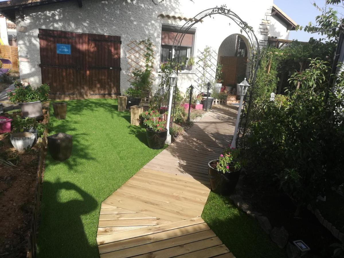 Chez Chris Et Greg Apartment Uchaud Ngoại thất bức ảnh