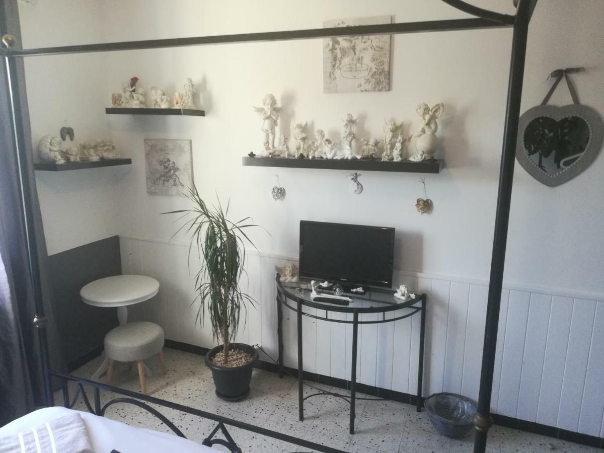 Chez Chris Et Greg Apartment Uchaud Ngoại thất bức ảnh